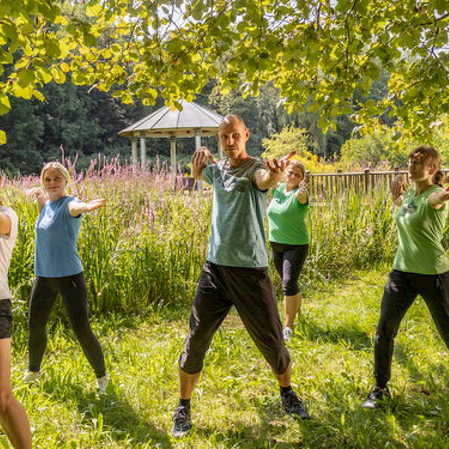 Thermalbad Wiesenbad, Qigong im Kurpark